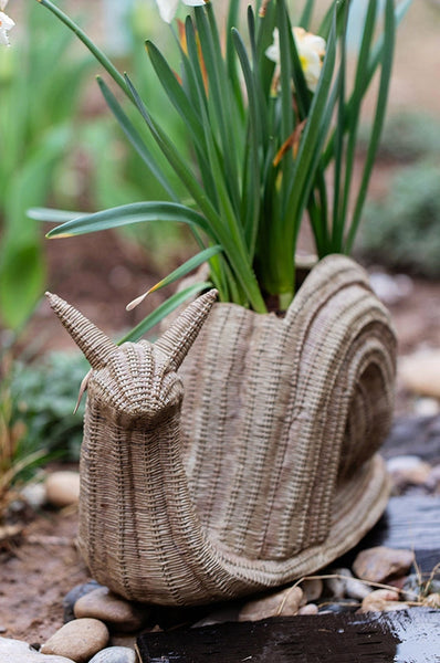 Cute Snail Statues, Garden Animal Statues, Snail Flowerpot for Garden Decoration, Unique Modern Garden Sculptures, Creative Villa Outdoor Gardening Ideas-Silvia Home Craft