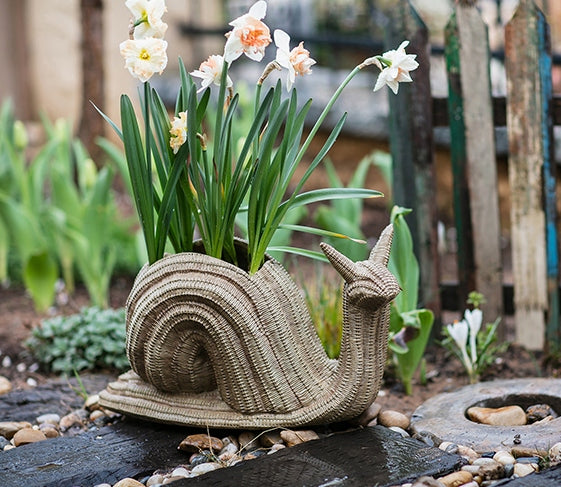 Cute Snail Statues, Garden Animal Statues, Snail Flowerpot for Garden Decoration, Unique Modern Garden Sculptures, Creative Villa Outdoor Gardening Ideas-Silvia Home Craft