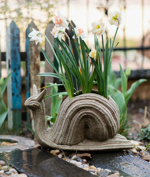 Cute Snail Statues, Garden Animal Statues, Snail Flowerpot for Garden Decoration, Unique Modern Garden Sculptures, Creative Villa Outdoor Gardening Ideas-Silvia Home Craft