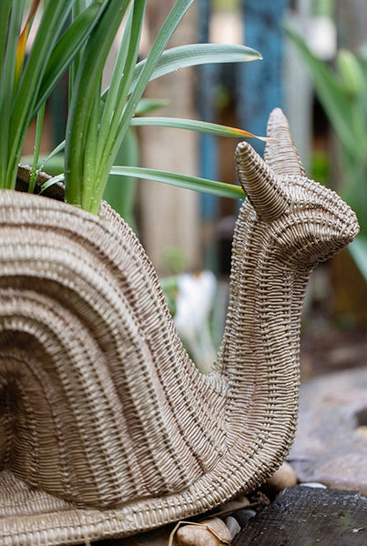 Cute Snail Statues, Garden Animal Statues, Snail Flowerpot for Garden Decoration, Unique Modern Garden Sculptures, Creative Villa Outdoor Gardening Ideas-Silvia Home Craft