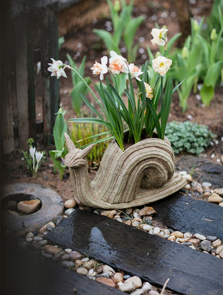 Cute Snail Statues, Garden Animal Statues, Snail Flowerpot for Garden Decoration, Unique Modern Garden Sculptures, Creative Villa Outdoor Gardening Ideas-Silvia Home Craft