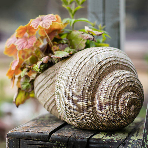 Snail Flowerpot for Garden Decoration, Cute Snail Statues, Garden Animal Statues, Unique Modern Garden Sculptures, Creative Villa Outdoor Gardening Ideas-Silvia Home Craft